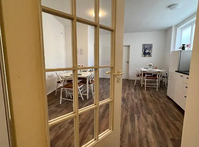 Shared At Heumarkt, City Center Apartment *